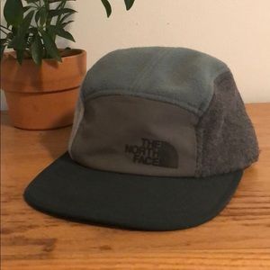 Green and gray 5 Panel North Face Hat